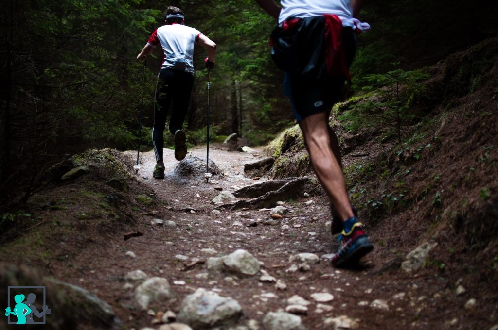 deux personnes en trail